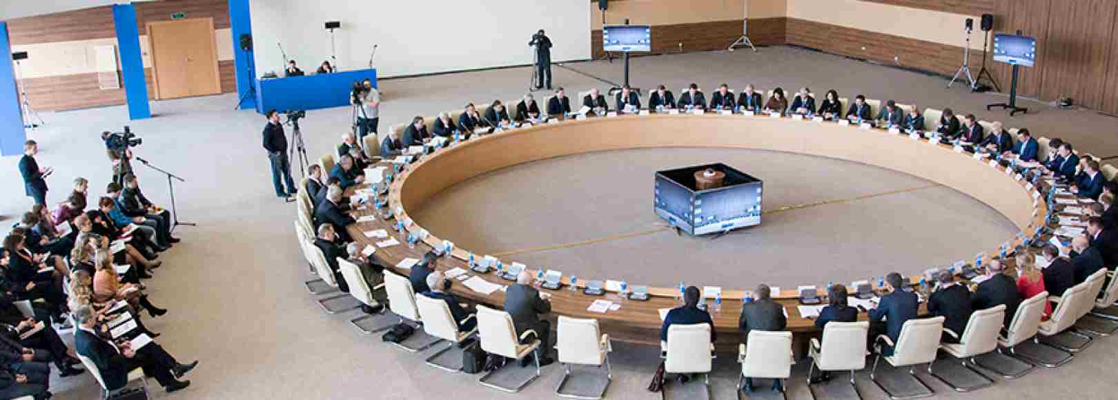 Фотография конференц-зала Зал Сопка Конгрессно–выставочного центра ДВФУ