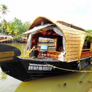 Фотография гостевого дома Houseboat cruise in the backwaters of Kerala.