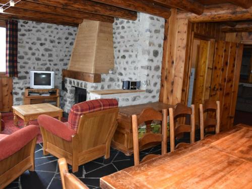 Фотография гостевого дома Chalet Pralognan-la-Vanoise, 5 pièces, 8 personnes - FR-1-464-48