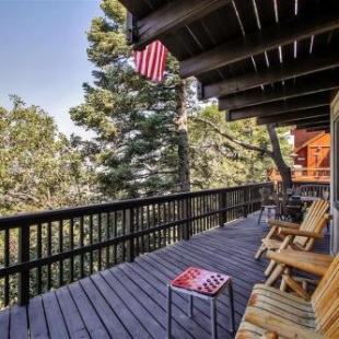 Фотография гостевого дома Lake Arrowhead Family Cabin with Game Room, Mtn Views