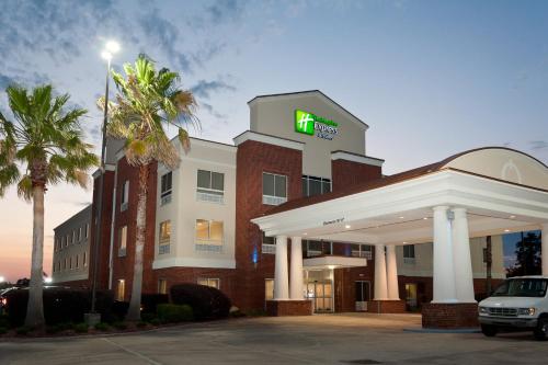 Фотография гостиницы Holiday Inn Express Hotel & Suites Scott-Lafayette West, an IHG Hotel