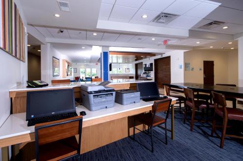 Фотография гостиницы Holiday Inn Express & Suites - Gaylord, an IHG Hotel