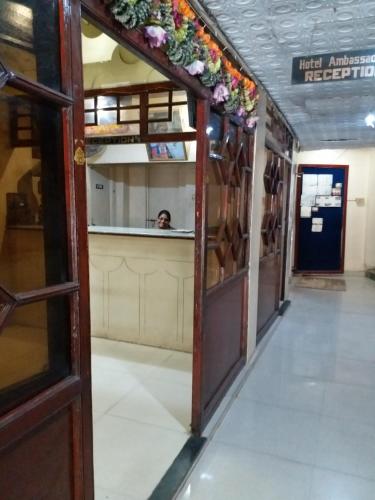 Фотография гостиницы Hotel Ambassador Inn