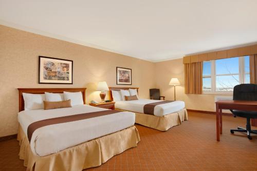 Фотография гостиницы Holiday Inn Express & Suites Camarillo, an IHG Hotel