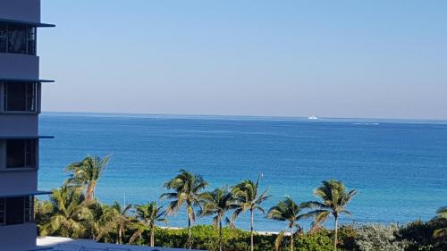 Фотография апарт отеля 2 Bedroom 2 Bath Beachfront Condo on Miami Beach Millionaire Row