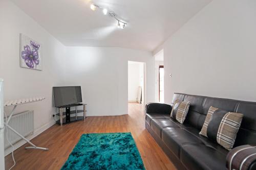 Фотография гостевого дома 4 Bedrooms Self Catering Dagenham House, Free Wifi & Netfix