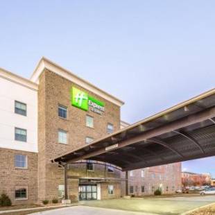 Фотографии гостиницы 
            Holiday Inn Express Shawnee, an IHG Hotel