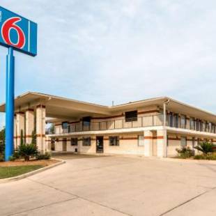 Фотографии гостиницы 
            Motel 6-San Antonio, TX - South WW White Rd