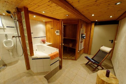 Фотография гостевого дома Swiss Holiday House