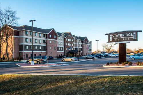 Фотографии гостиницы 
            Staybridge Suites Schererville, an IHG Hotel