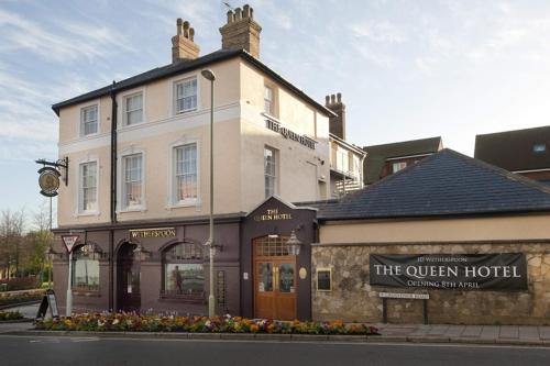 Фотографии гостиницы 
            The Queen Hotel Wetherspoon