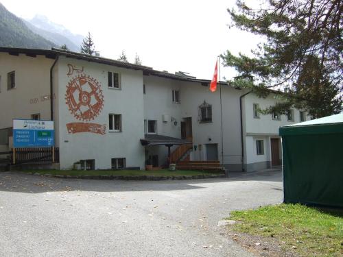 Фотография гостевого дома Pensiun Lischana