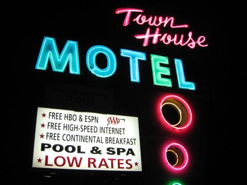 Фотография мотеля Town House Motel