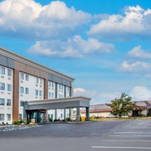 Фотография гостиницы La Quinta Inn by Wyndham St. Louis Hazelwood - Airport North