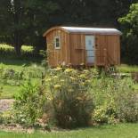 Фотография гостевого дома Slades farm Glamping