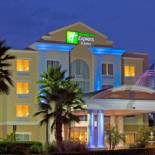 Фотография гостиницы Holiday Inn Express and Suites Tampa I-75 at Bruce B. Downs, an IHG Hotel