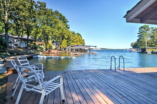 Фотографии гостевого дома 
            Lake Cabin with Dock in Hot Springs National Park!