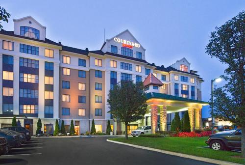 Фотография гостиницы Courtyard Long Island MacArthur Airport