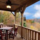 Фотография гостевого дома Happy Trails - Mountain Cabin with Screen Porch and Hot Tub