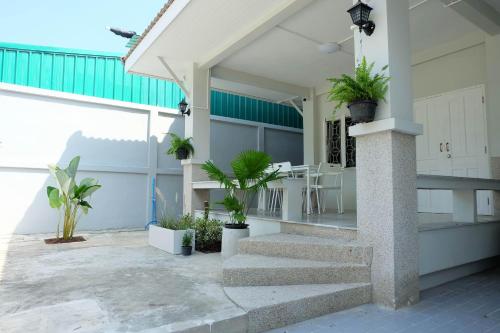 Фотография гостевого дома บ้านพักบางแสน บ้านชนัญญา BaanChananya