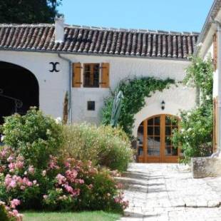 Фотографии гостевого дома 
            Le Relais de Saint-Preuil, The Originals Relais (Relais du Silence)