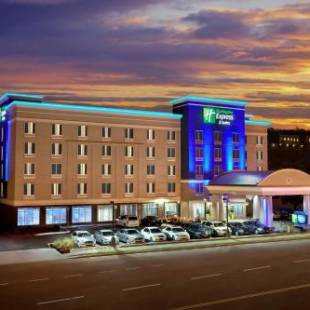 Фотографии гостиницы 
            Holiday Inn Express Hotel & Suites Knoxville, an IHG Hotel