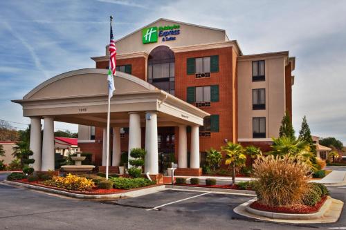Фотография гостиницы Holiday Inn Express Hotel & Suites McDonough, an IHG Hotel