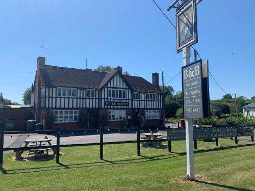 Фотографии мини отеля 
            The George Inn Middle Wallop