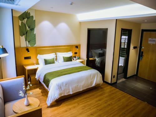 Фотография гостиницы GreenTree Inn Fuyang Century Fortune Plaza Business Hotel