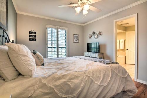 Фотография гостевого дома Upscale Home with Private Pool, Near Historic Rte 66