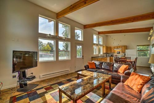 Фотография гостевого дома Secluded Getaway with Deck, Steps to Fritz Creek!