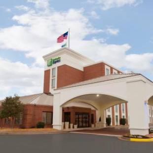 Фотографии гостиницы 
            Holiday Inn Express Fredericksburg - Southpoint, an IHG Hotel