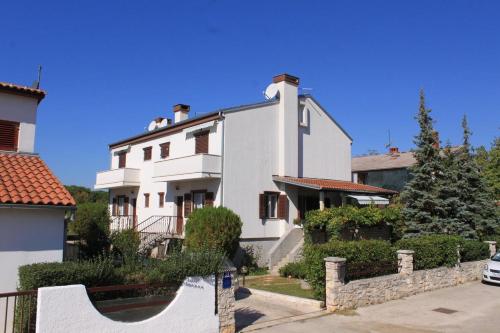 Фотография гостевого дома Apartments with a parking space Valbandon, Fazana - 7268