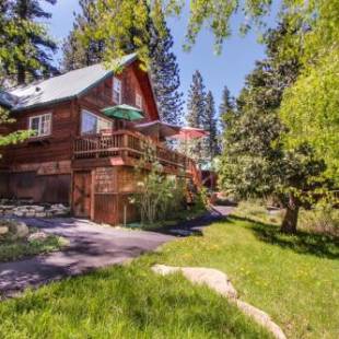 Фотографии гостевого дома 
            Cozy Truckee Getaway