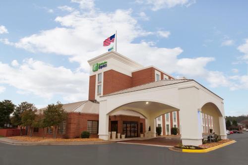 Фотография гостиницы Holiday Inn Express Fredericksburg - Southpoint, an IHG Hotel