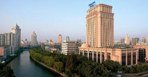 Фотография гостиницы Wyndham Grand Plaza Royale Ningbo