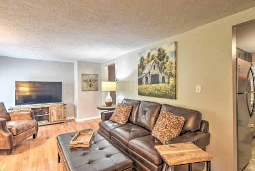 Фотография гостевого дома Updated Home 1-Block Walk to DT Blowing Rock!