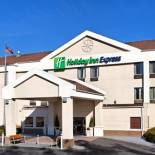 Фотография гостиницы Holiday Inn Express Metropolis, an IHG Hotel