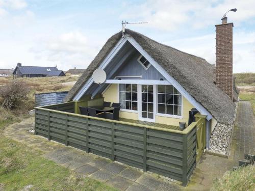 Фотография гостевого дома Two-Bedroom Holiday home in Ringkøbing 17