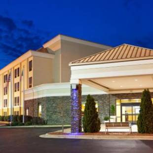 Фотографии гостиницы 
            Holiday Inn Express Greensboro-I-40 at Wendover, an IHG Hotel