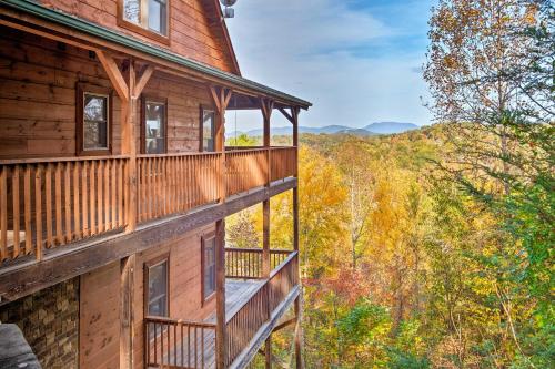 Фотографии гостевого дома 
            Mountain View Cabin with Hot Tub Less Than 5 Mi to The Strip