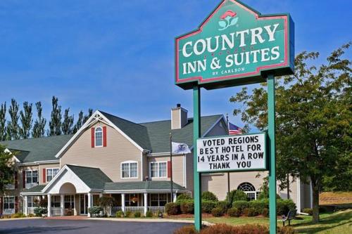 Фотография гостиницы Country Inn & Suites by Radisson, Freeport, IL