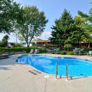 Фотографии гостиницы
Super 8 by Wyndham Gananoque - Country Squire Resort