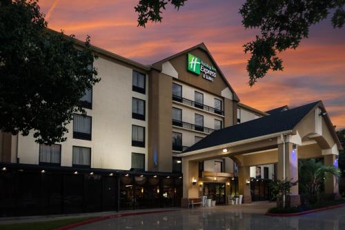 Фотографии гостиницы 
            Comfort Inn & Suites Houston I-10 West Energy Corridor