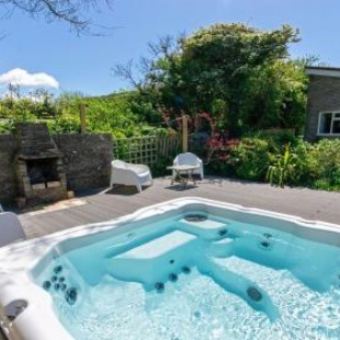 Фотография гостевого дома Ladywell Croyde | 6 Bedrooms / Sleeps 12 | Hot Tub*