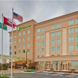 Фотография гостиницы Holiday Inn and Suites Rogers at Pinnacle Hills, an IHG Hotel