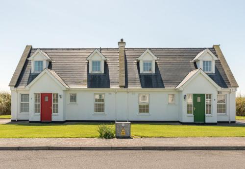 Фотографии гостевого дома 
            Ballybunion Holiday Cottages No 7