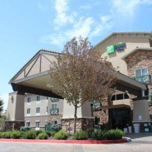 Фотографии гостиницы 
            Holiday Inn Express Tehachapi, an IHG Hotel