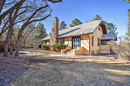 Фотографии гостевого дома 
            Inviting Colorado Springs House with Spacious Deck!