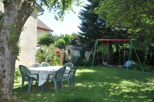Фотография гостевого дома Maison de 2 chambres avec terrasse et wifi a Ornans